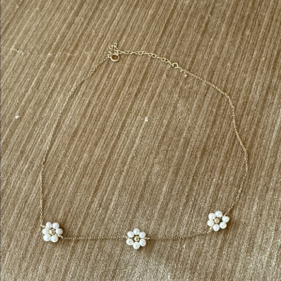 Elegant Gold and White Daisy Choker Necklace - Picture 1 of 4
